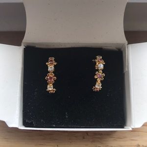 Vintage- NEW Avon Floral Hoop Earrings